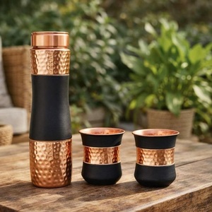 Botella de Agua de Cobre Negro Premium KRAFT WORLD con Grabado Floral Intrincado, Tapa Aislada al Vacío Ecológica para Acampar al Aire Libre - Product Image 6