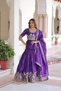 Ensemble Lehenga Choli ethnique tendance de fabrication indienne pour Diwali, l'Aïd, les événements familiaux et les occasions spéciales, disponible à la vente - Product Image 5