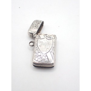 Étui à allumettes vintage en aluminium argenté avec motif floral gravé, durable pour usage domestique - Product Image 2