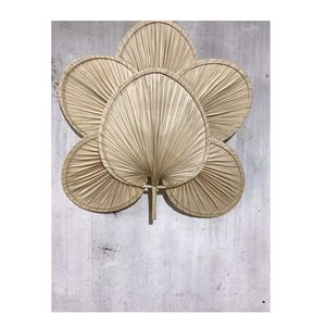 Éventail artisanal vietnamien en jonc de mer, éventail tissé en feuilles de palmier naturelles pour la décoration de mariages, de fêtes et événements, et comme article cadeau - Product Image 5