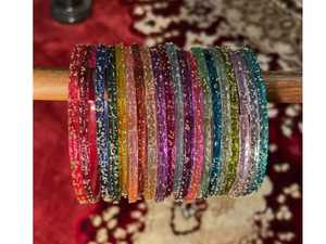 Pulseras de Cristal con Diseño de Gotas de Lluvia para Chicas - Textura Transparente con Puntos Dorados, Estilo Único, Disponible en 25 Colores, de la Mejor Calidad - Product Image 3