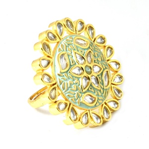 Bague ajustable artisanale en Kundan vert menthe, bijou traditionnel indien pour mariée, idéale pour mariage, cocktail ou soirée. - Product Image 2