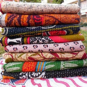 Couvre-lit réversible bohème en patchwork de coton vintage, broderie florale Gudri Kantha artisanale du Bangladesh, fil 300tc - Product Image 3