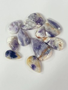 Lote de 10 Cabujones de Piedra Tiffany Púrpura Natural, 37g, Venta al por Mayor de Gemas Sueltas, Proveedor a Granel para Compradores de China - Product Image 5