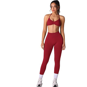 Ensemble de yoga pour femme, idéal pour les voyages, résistant aux plis, comprenant un soutien-gorge de sport et un legging taille haute, séchage rapide, en nylon et élasthanne - Product Image 1