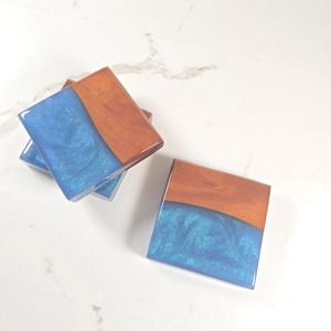 Sous-verres en bois et résine époxy de qualité supérieure, sous-verres en bois avec bord en résine pour boissons chaudes, sous-verres en bois et résine très vendus avec support - Product Image 2