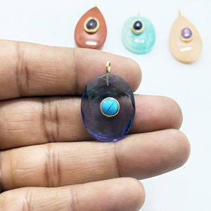 Colgante de doble piedra de cuarzo facetado multicolor chapado en oro de 18k con bisel ovalado de ónix negro, amuleto de piedra preciosa hecho a mano - Product Image 4