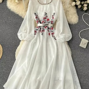Nuevo Vestido Maxi Elegante con Corte en A para Mujer, con Bordado Floral y Mangas Farol, Estilo Bohemio Chic para Fiestas - Product Image 1
