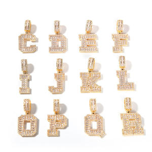 Dije de Letra de Lujo con Moissanita y Baño de Oro de 18K sobre Plata, Estilo Hip Hop, Diseño de Letra Inicial en Bloque, para Fiestas, Eventos y Uso Diario - Product Image 3