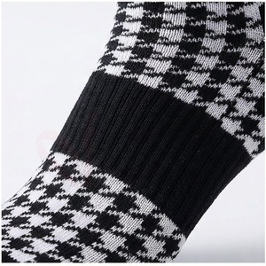 Chaussettes pour hommes, motif pied-de-poule, tricotées, respirantes, style classique, pour un usage quotidien en automne - Product Image 5