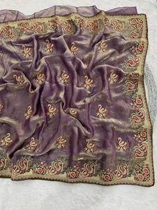 Sari en soie brodé de luxe – Broderie multicolore avec détails en diamant et pièce de chemisier - Product Image 2