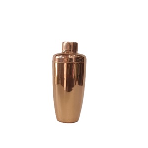 Shaker à cocktails moderne en cuivre avec finition lisse et design élégant pour usage en bar - Product Image 1