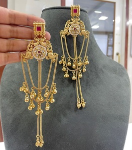 Pendientes colgantes de moissanita chapados en oro de calidad premium Radiant para mujer, colección para bodas. - Product Image 2