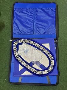 Conjunto de Regalia Past Master – Delantal Past Master, Collar de Cadena, Guantes Blancos y Estuche de Transporte, Kit de Regalia Masónica con Escuadra y Compás - Product Image 4