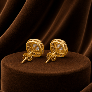 Boucles d'oreilles clous plaquées or jaune, serties de diamants de laboratoire ronds brillants en halo, idéales pour un cadeau de mariage pour elle - Product Image 2