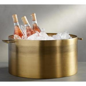 Cubo de hielo metálico de gran capacidad con asa de anillo, diseño acanalado de lujo, para refrescar cerveza, whisky y latas, ideal para fiestas y bares. - Product Image 5