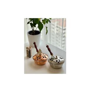 Quemador de Incienso Metálico Exótico que Refleja la Herencia del Medio Oriente a Través de una Hermosa Presentación de Humo - Product Image 1