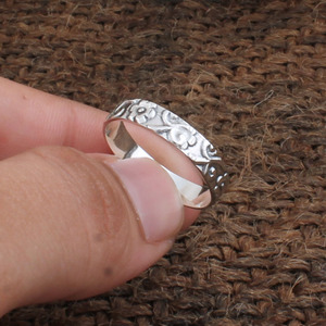 Bague en argent sterling 925 en gros, motif floral marguerite naturelle gravée, bague empilable pour femme, bijoux fins, directement de l'usine - Product Image 3