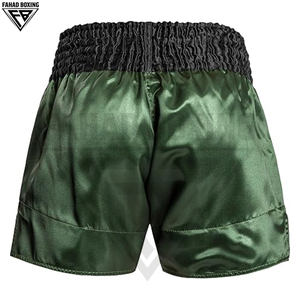 Nouveauté - Short de boxe en satin vert léger et sophistiqué avec taille élastique confortable pour le Muay Thai - Product Image 3