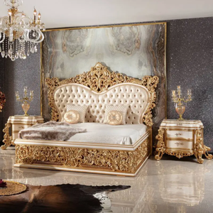 ชุดห้องนอนสไตล์ยุโรปแกะสลักลายโบราณ ขนาดคิงไซส์ หุ้มเบาะไม้มะฮอกกานีแท้สีทองอร่าม พร้อมบริการจัดส่งฟรี ผลิตในอินโดนีเซีย - Product Image 2