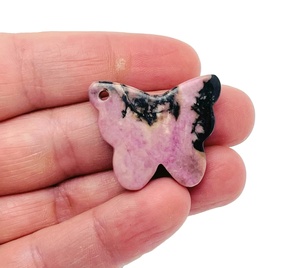 Pendentif Papillon en Rhodonite Naturelle Polie, Pierre Précieuse Rose, Breloque Papillon en Cristal pour la Fabrication de Bijoux en Gros - Product Image 1