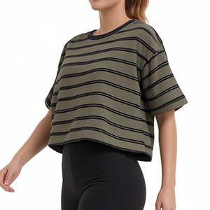 T-shirt décontracté uni à col rond en coton et polyester pour femme, manches courtes, coupe courte, collection 2026 – Vente en gros - Product Image 2