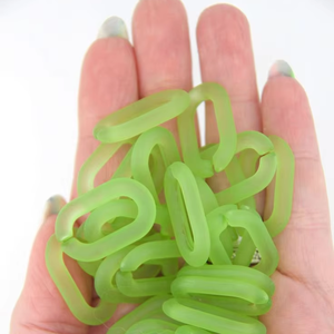 Collier en résine à maillons larges de style moderne, mélange de couleurs, punk, creux, gros maillons épais, longue chaîne, décoration murale - Product Image 1