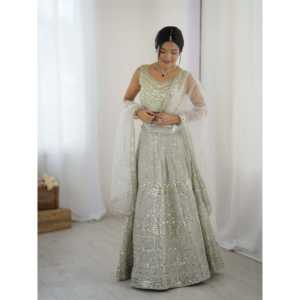 Lehenga Choli de créateur pour les fêtes avec des travaux de séquence, vêtements de fête élégants - Product Image 2