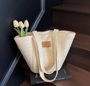 Domina el arte del minimalismo en la moda con este exquisito bolso de hilo natural, terminado con mano de obra de alta calidad hoy. - Product Image 2