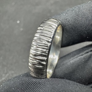 Anillo de Oro Blanco de 8K con Diamante Cultivado en Laboratorio de 0.05CT, Redondo, con Textura Interior y Piedra Secreta, Anillo de Boda - Product Image 6