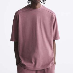 T-shirt en coton surdimensionné, conçu pour le confort et le style, avec une coupe ample qui crée un look décontracté, épuré et tendance. - Product Image 1