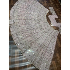 Lehenga Choli rose 2XL Heera Creation pour les fêtes avec de magnifiques broderies au fil - Product Image 2