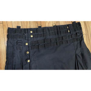 Kilt utilitaire pour femme noir élégant avec clous en laiton et poches cargo, jupes écossaises, vente en gros sur mesure 2026 - Product Image 4