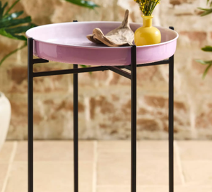 Huile corporelle Acube Industries Salt & Stone avec crème pour les mains et pinceau à maquillage sur un plateau de service en aluminium fait main durable avec impression numérique - Product Image 1