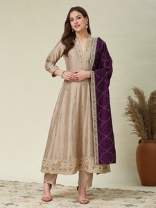 ชุด kurta ผ้าไหมแบบ Vichitra ที่สง่างามพร้อมดูกัตตาแบบปักและกางเกงทรงตรงคอลเลกชันบูติกระดับพรีเมียม - Product Image 1