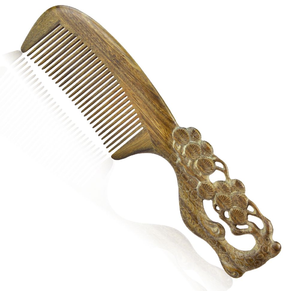 Peigne en bois légèrement incurvé, sculpté avec des détails de fleurs de lotus au centre, disponible à prix de gros. - Product Image 3