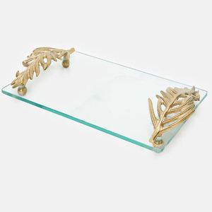 Plateau de service décoratif rond plaqué or, design Arrivée, pour usage domestique, texture martelée avec motif de branche feuillue - Product Image 6