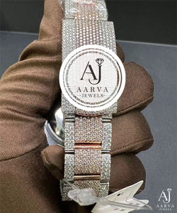 Reloj de pulsera de cuarzo con cristales, estilo elegante con eslabones plateados y rosas - Product Image 3