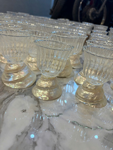 Gobelet à cocktail décoratif artisanal en verre mosaïque de coquillages de qualité supérieure, fait main, avec base en coquillages naturels, fabricant en gros - Product Image 1