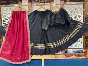 Chaniya Choli con Base de Algodón, Blusa con Mangas Largas y Adornos Delanteros y Traseros, y Dupatta de Seda Vichitra con Trabajo de Calado, Ropa Étnica Tradicional - Product Image 5
