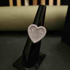 Anillo de Diamantes de Lujo con Halo de Corazón y Corte Baguette - Product Image 2