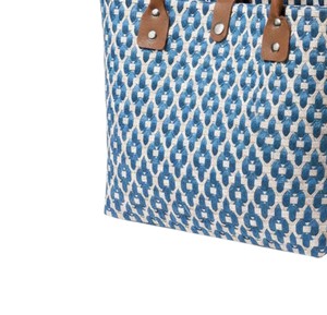 Nuevo Bolso de Moda Azul Oscuro con Diseño Floral Blanco y Asas de Cuero Marrón Hechas a Mano para Viaje - Product Image 4