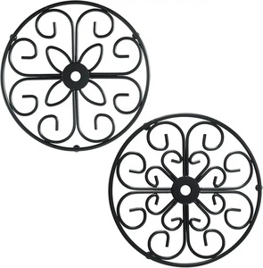 Sous-plats ronds en métal noir résistants à la chaleur, design floral rétro, set de dessous-de-plat vintage en fonte, sous-plat de haute qualité - Product Image 1