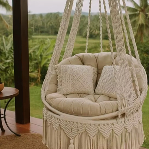 Fauteuil suspendu en macramé beige en coton, chaise suspendue d'extérieur, chaise à bascule en macramé, hamac en macramé, chaise balançoire - Product Image 1