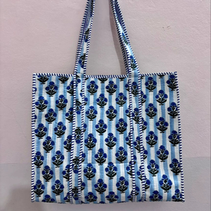 Grand sac fourre-tout fait main pour femme, design patchwork matelassé avec imprimé bloc, fermeture éclair, poche estivale, plage, marché, shopping, voyage - Product Image 1