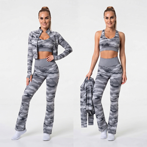 OEM/ODM Ensemble de sport imprimé 3 pièces pour femme : Leggings évasés, Brassière de sport et Veste courte ; Ensemble de yoga imprimé camouflage avec legging évasé et haut court pour femme - Product Image 1