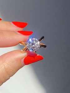 Bague solitaire en or massif 14 carats avec diamant de laboratoire 2,00 carats taille ronde et bande croisée pour femme, cadeau d'anniversaire, bijoux fins pour partenaire - Product Image 4