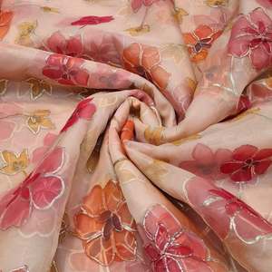 Tissu imprimé de qualité supérieure avec broderie, un textile moderne conçu pour les collections de mode et de vêtements élégants. Ce tissu est un article essentiel pour la mode. - Product Image 6