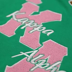 Sudadera Verde 100% Algodón con Logotipo Bordado en Chenilla, Ropa Cómoda para la Vida Universitaria Griega, Estilo Casual y Elegante - Product Image 6