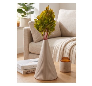 Iron Hot Sale Powder Coated Fancy Flower <b>Vase</b> Cone Shape with <b>Unique</b> Colors American Style Table Top Home Decor Flower <b>Vase</b> - Product Image 1